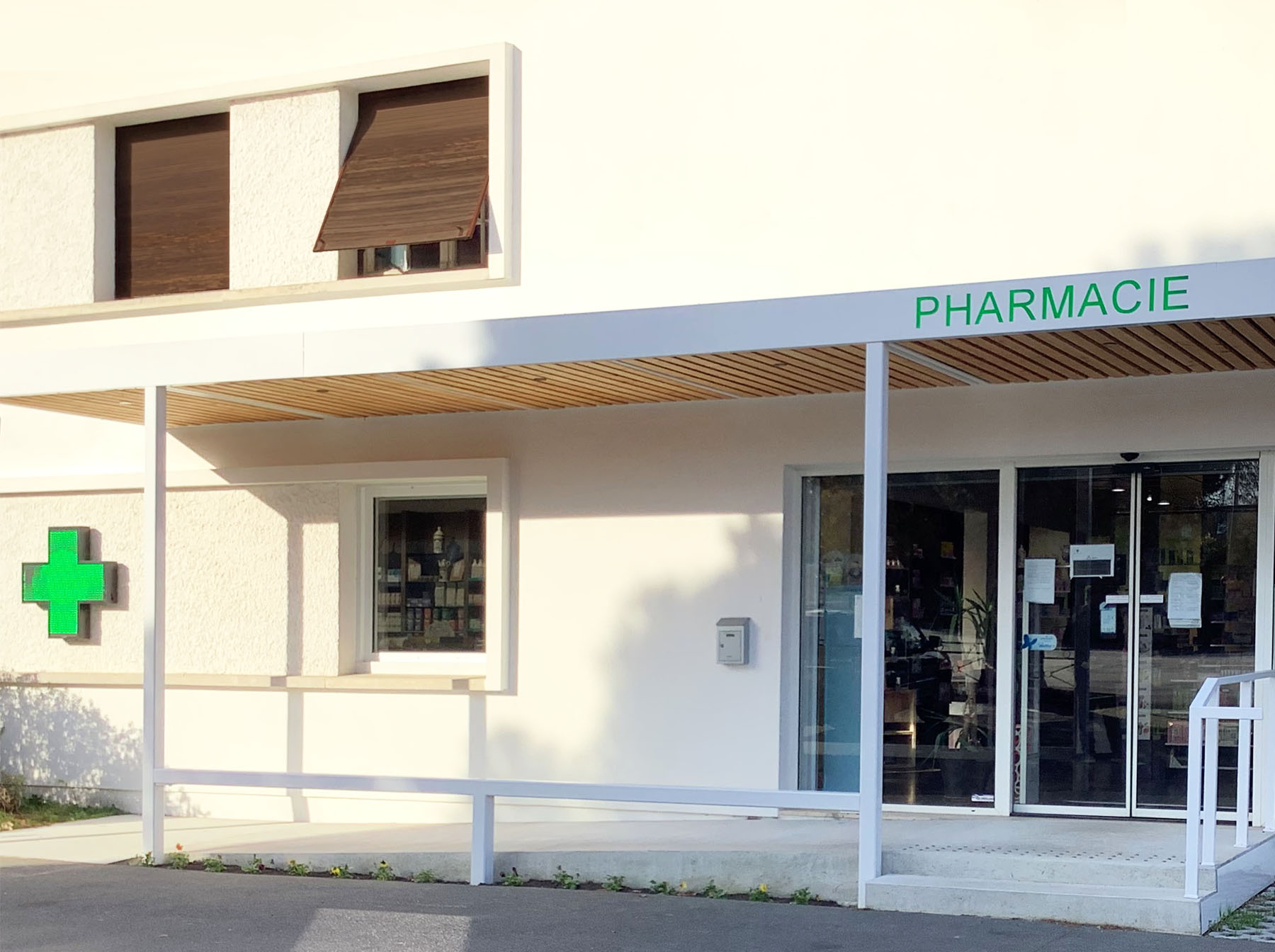 auvent pharmacie sebastien gueniot felaa architectes